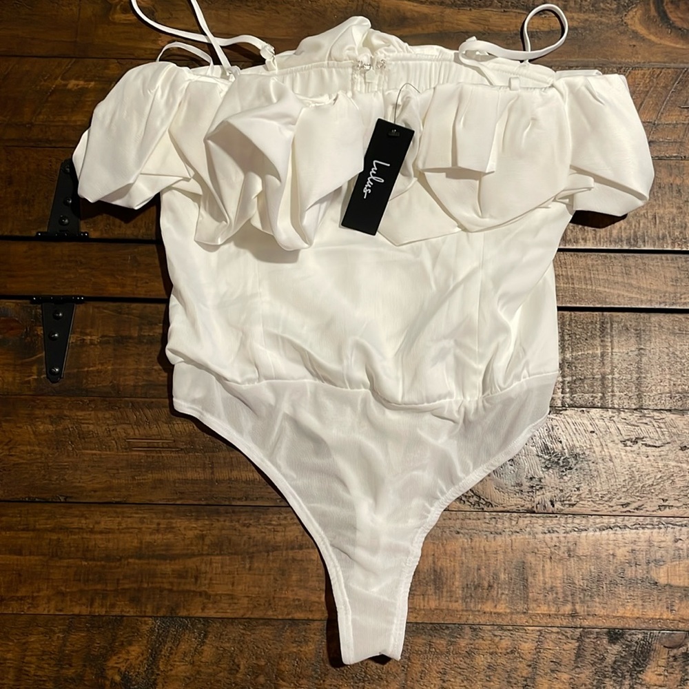 NWT Lulus ruffled white bodysuit with a thong size medium